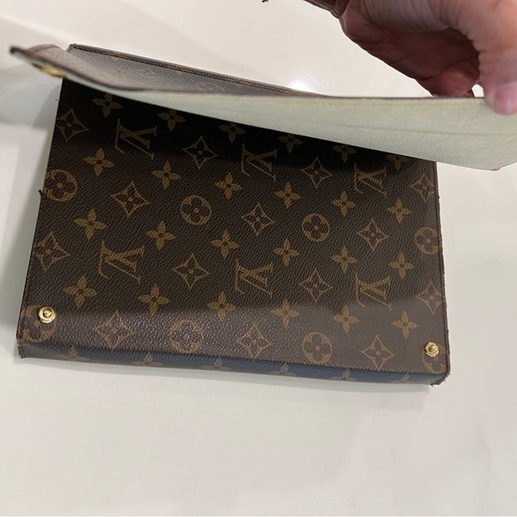 Louis Vuitton Monogram iPad Tablet Cover - Picture 4 of 9